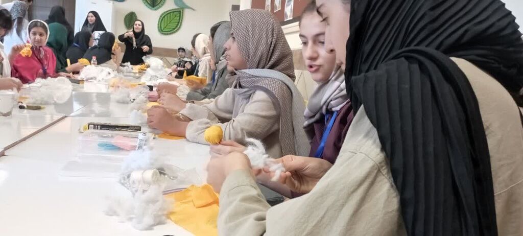 1335240-1 اعضای اردوی استانی کانون کرمانشاه عروسک ساختند