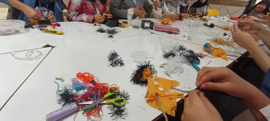 1335242-1 اعضای اردوی استانی کانون کرمانشاه عروسک ساختند