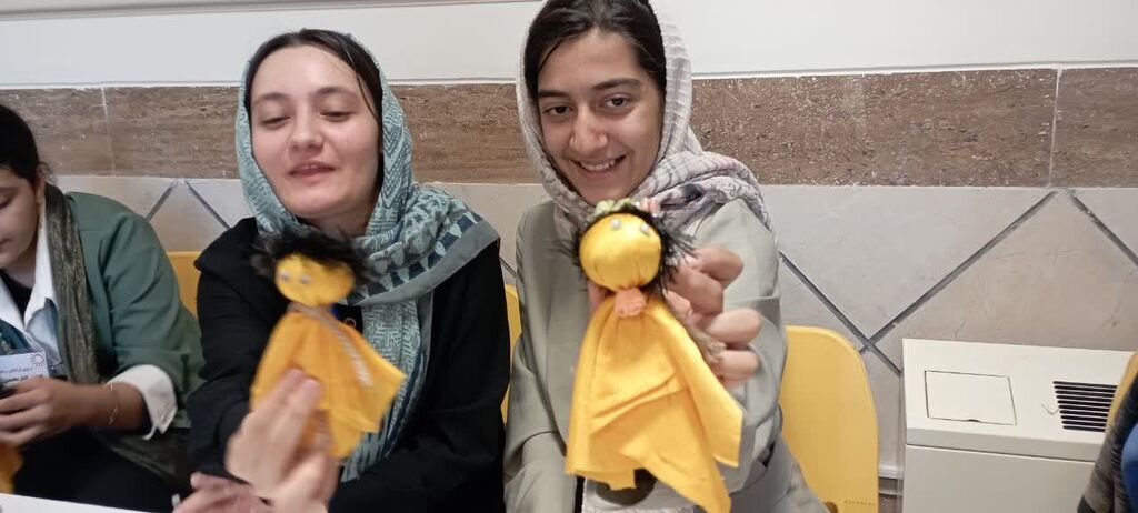 1335243-1 اعضای اردوی استانی کانون کرمانشاه عروسک ساختند