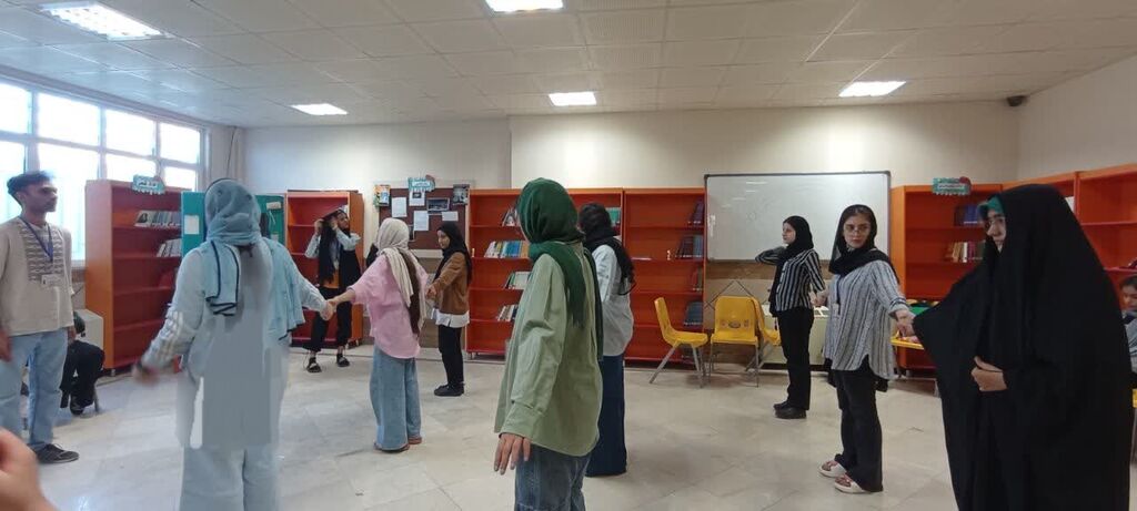1335248-1 اعضای اردوی استانی کانون کرمانشاه نمایش خلاق را تجربه کردند