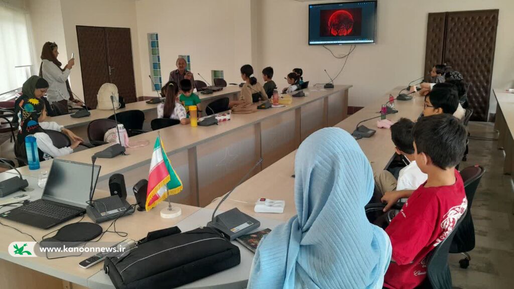1335340-1 کارگاههای علمی رصد ماه در مراکز کانون گرگان برگزار شد