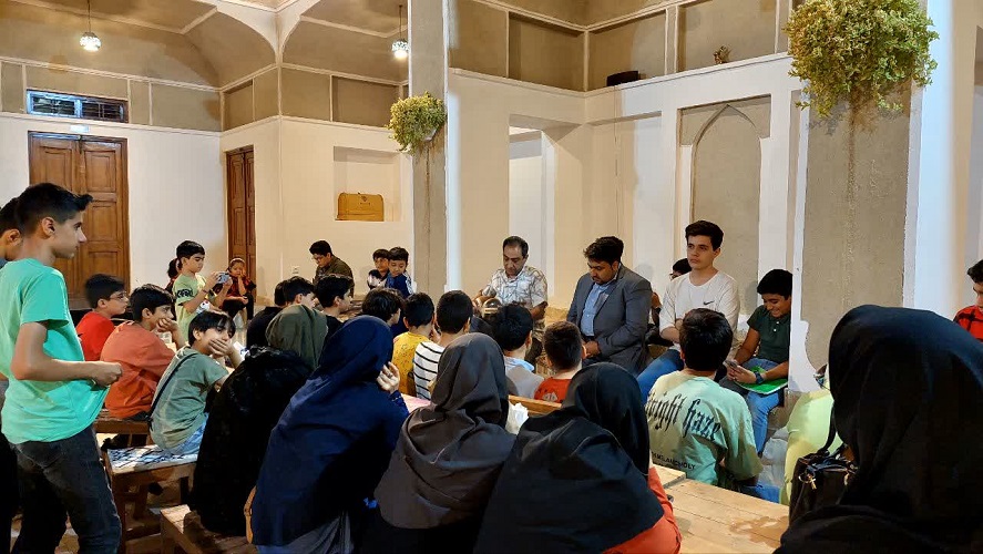 1335361-1 پویش ملی «ماه در آغوش سایهها» در اردوی پسران کانون استان اصفهان برگزار شد