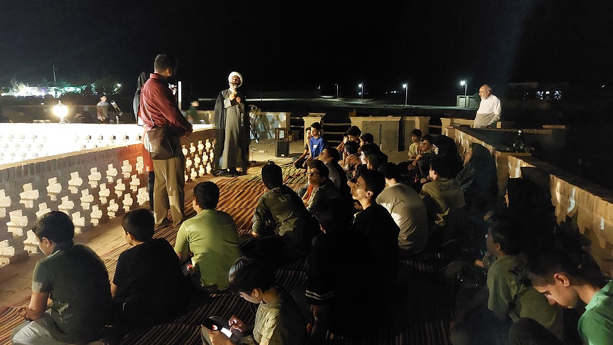 1335362-1 پویش ملی «ماه در آغوش سایهها» در اردوی پسران کانون استان اصفهان برگزار شد