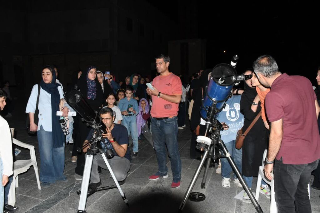 کودکان و نوجوانان با تلسکوپ قصه آسمان را دیدند