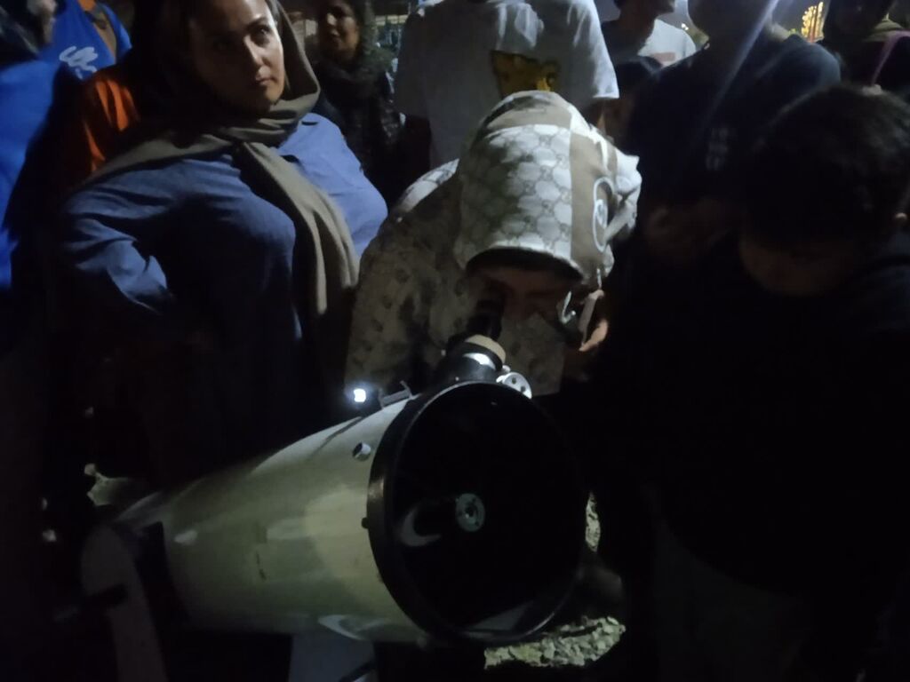 1335868-1 پویش ملی «ماه در آغوش سایهها» در رصدخانه کانون خراسان رضوی