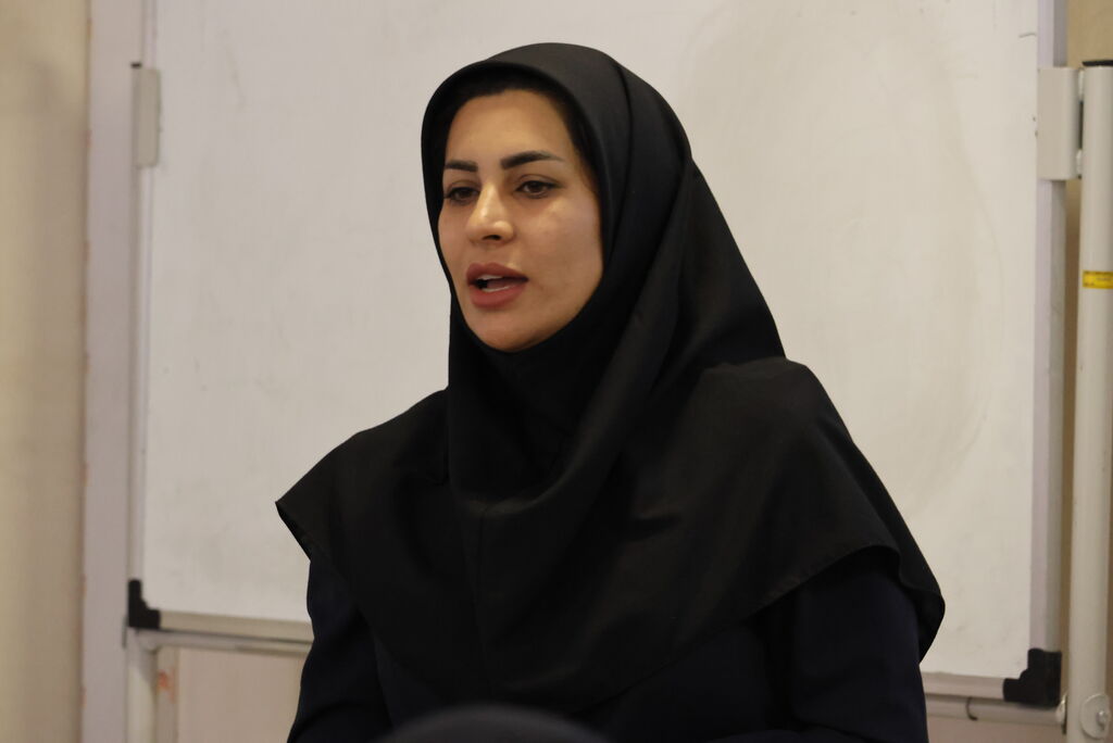 1335997-1 از ذرات ریز تا ذهنهای بزرگ؛ مربیان کانون با نانو آشنا شدند