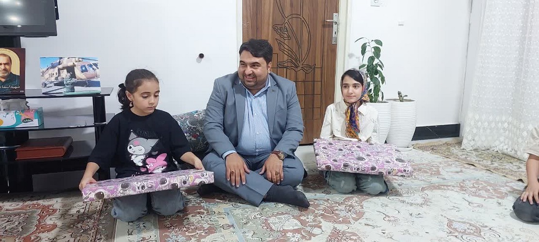 1336086-1 دیدار مدیرکل کانون استان اصفهان با فرزندان شهید اسماعیل قرقانی، صبا و سِودا