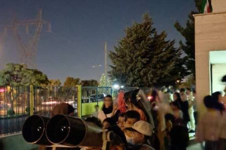 شهروندان زنجانی شاهد ماه‌گرفتگی کلی در مرکز علوم و نجوم