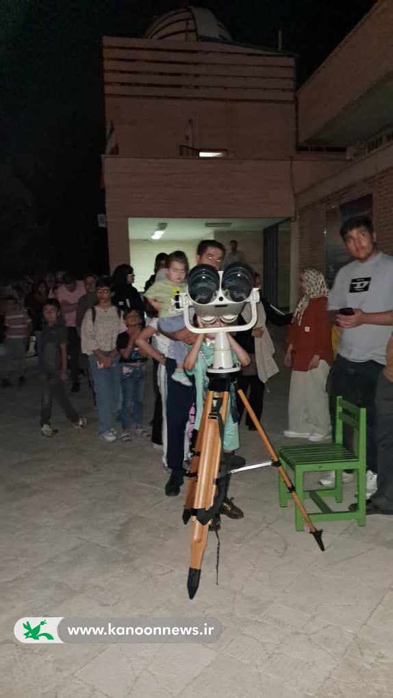1336342-1 شهروندان زنجانی شاهد ماهگرفتگی کلی در مرکز علوم و نجوم