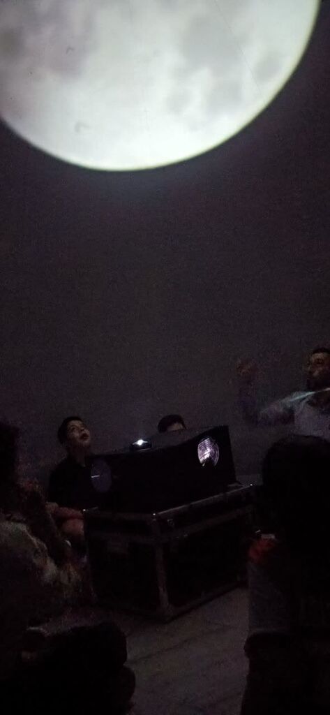 1336360-1 اعضای مرکز شماره ۲ کانون کرمانشاه ماه را در آسماننما رصد کردند