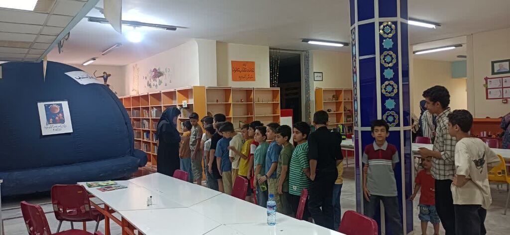 1336364-1 اعضای مرکز شماره ۲ کانون کرمانشاه ماه را در آسماننما رصد کردند