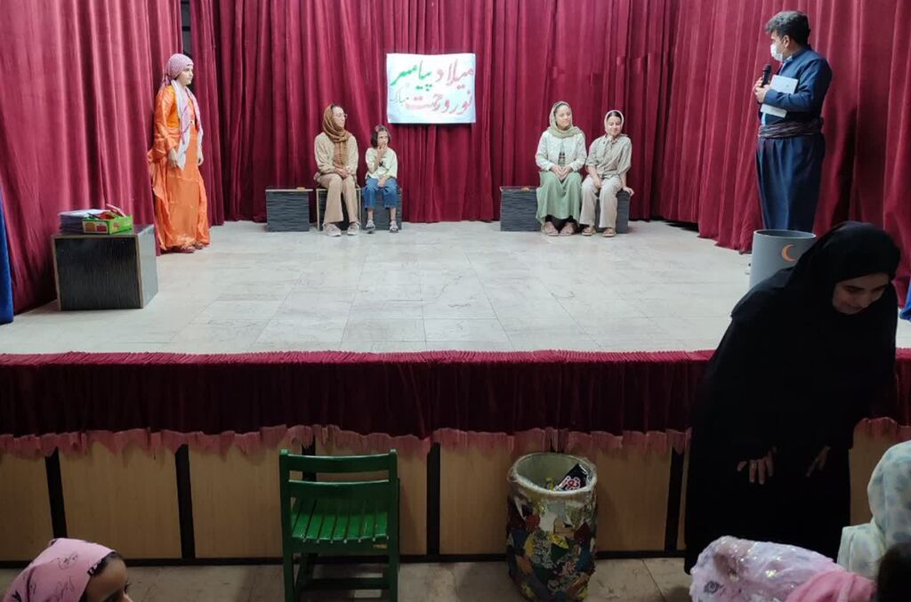 1336491 مرکز فرهنگی هنری روانسر جشن هفته وحدت را برگزار کرد