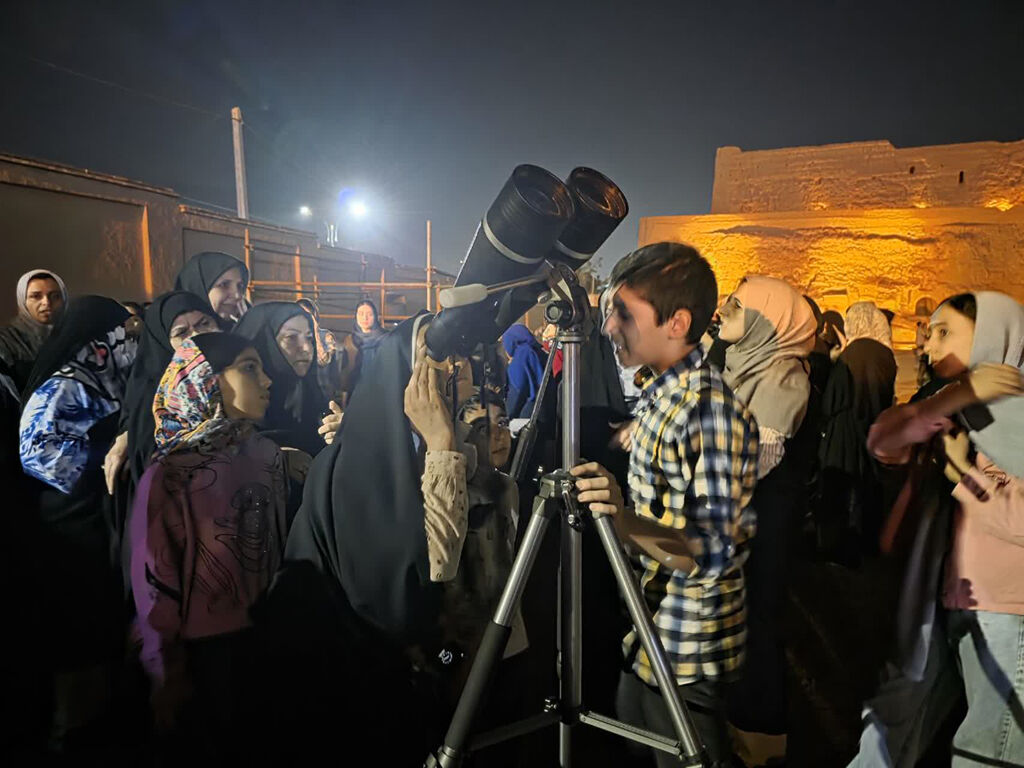 1336839-1 پویش ملی ماه در آغوش سایهها در مراکز فرهنگی هنری کانون پرورش فکری کودکان و نوجوانان یزد برگزار شد