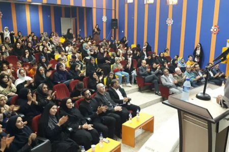 تجلیل از برگزیدگان جشنواره سرزمین مادری کانون کرمانشاه در ویژه‌برنامه هفته وحدت مرکز شماره ۱۱