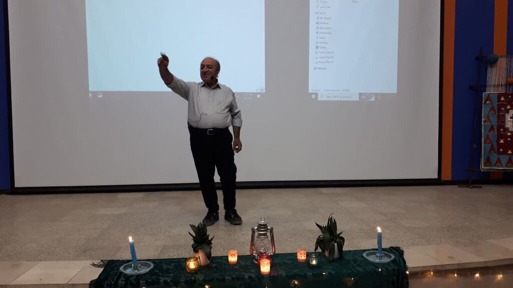 1336926-1 تجلیل از برگزیدگان جشنواره سرزمین مادری کانون کرمانشاه در ویژهبرنامه هفته وحدت مرکز شماره ۱۱