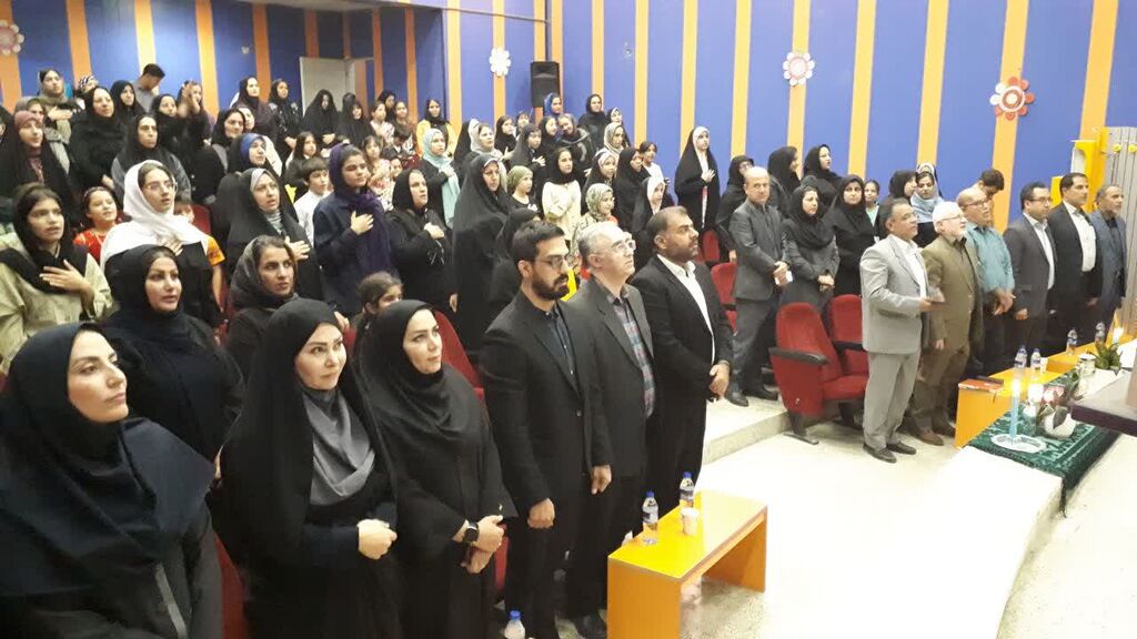 1336928-1 تجلیل از برگزیدگان جشنواره سرزمین مادری کانون کرمانشاه در ویژهبرنامه هفته وحدت مرکز شماره ۱۱