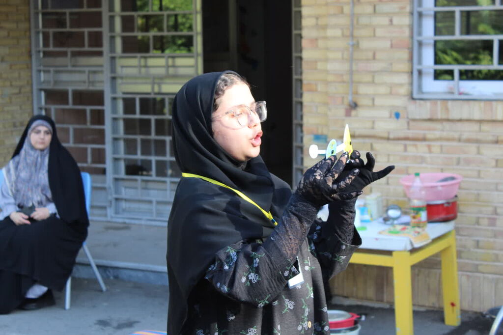 1336976 از قصهگویی تا پخت نان و تماشای فیلم