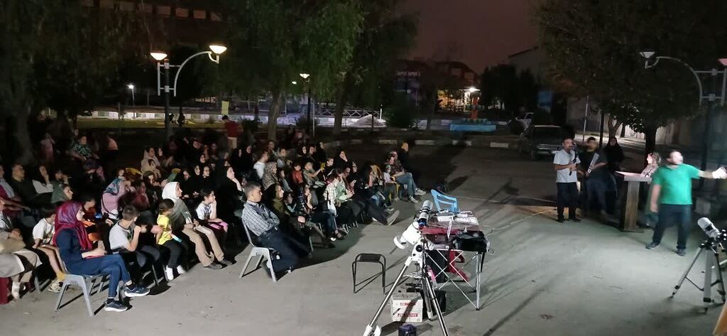 ویژه‌برنامه‌های رصد «مقابله زحل» با حضور کودکان، نوجوانان و خانواده‌ها در کانون