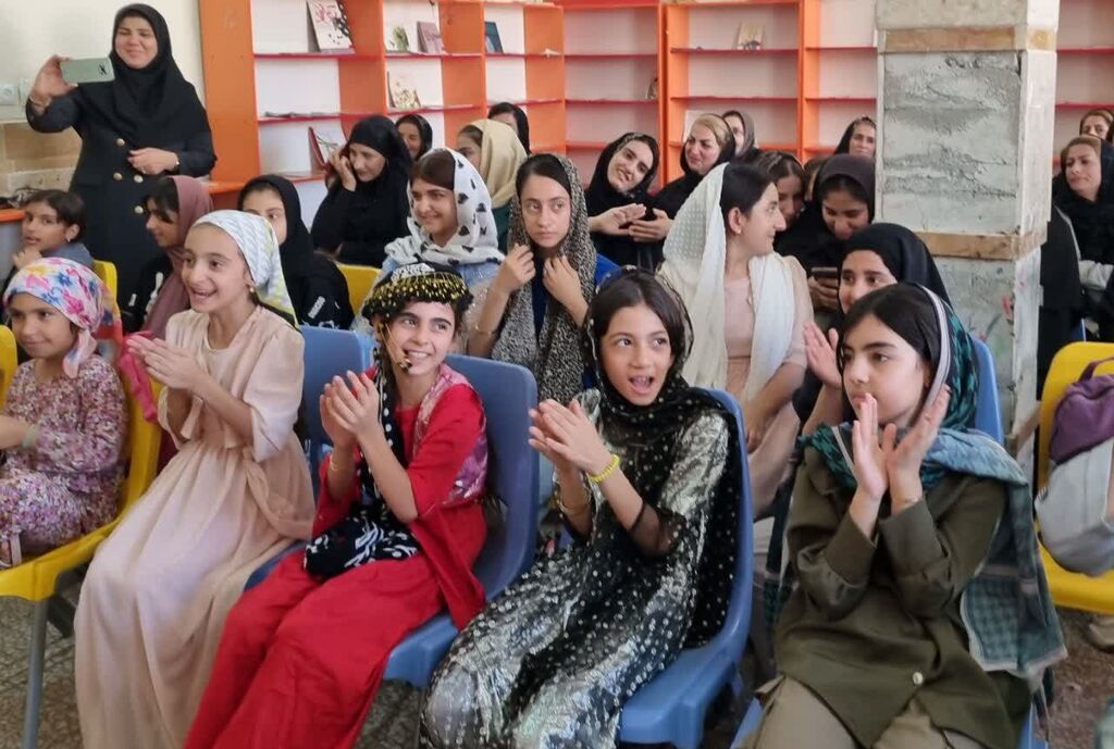 1337344-1 جشن میلاد پیامبر (ص) و هفته وحدت در مرکز سرپلذهاب