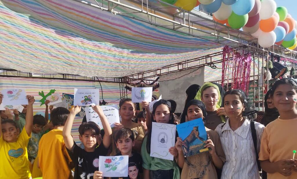 1337372-1 غرفه مرکز شماره ۱۳ کانون کرمانشاه در جشن میلاد پیامبر (ص)