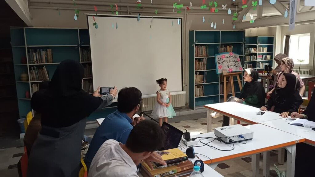 1337500-1 برگزاری ششمین نشست «پاتوق قصه و نقد» در کانون همدان