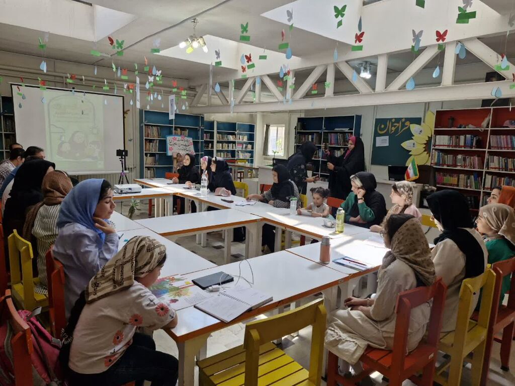 1337501-1 برگزاری ششمین نشست «پاتوق قصه و نقد» در کانون همدان