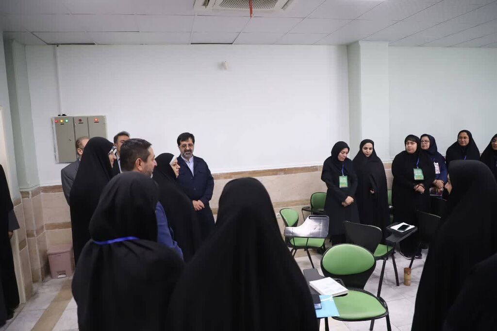 بازدید استاندار قم از دوره آموزش تربیت مربی کودک و نوجوان کانون