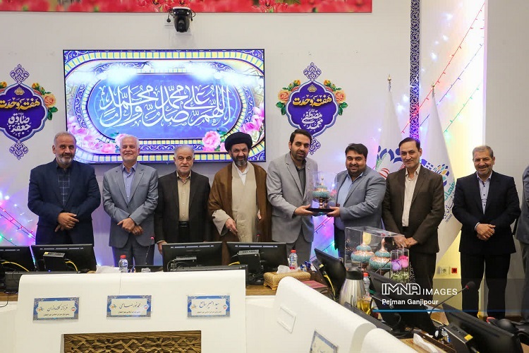 میثم بکتاشیان دبیرکل دومین کنگره‌ی ملی سلمان فارسی مورد تقدیر و تجلیل قرار گرفت