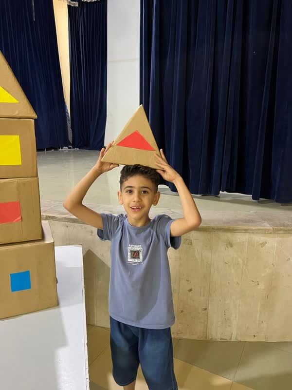 کارگاه یک‌روزه «قدرت بیان در کشف شکل‌ها و رنگ‌ها» در مرکز فرهنگی هنری گلشهر بندرعباس برگزار شد