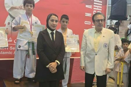 درخشش عضو کانون شهر اراک در مسابقات کشوری کاراته