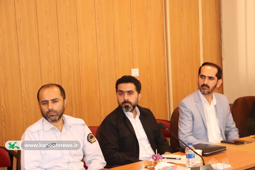 1338427-1 جلسه برنامهریزی و هماهنگی هفته ملی کودک در کانون گلستان برگزار شد
