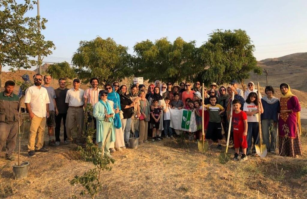 1338533-1 کاشت نهال در مرکز لواسان استان تهران