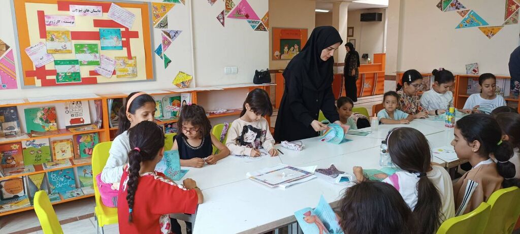 کارشناسان فرهنگی کانون کرمانشاه از مرکز بیستون بازدید کردند