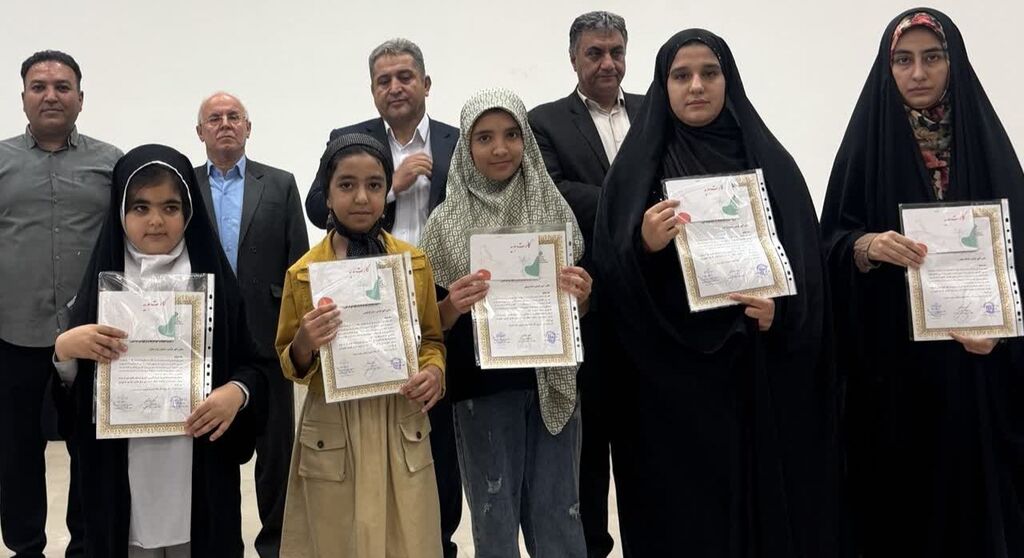 1338621-1 تجلیل از مربی مسئول و اعضای مرکز شماره ۳ اسلامآباد غرب برای ترویج فرهنگ نماز