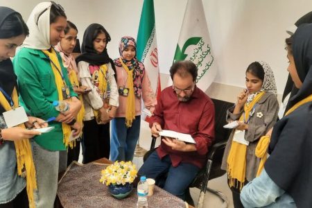 شعر حاصل اندیشه‌ و فکر شاعر است