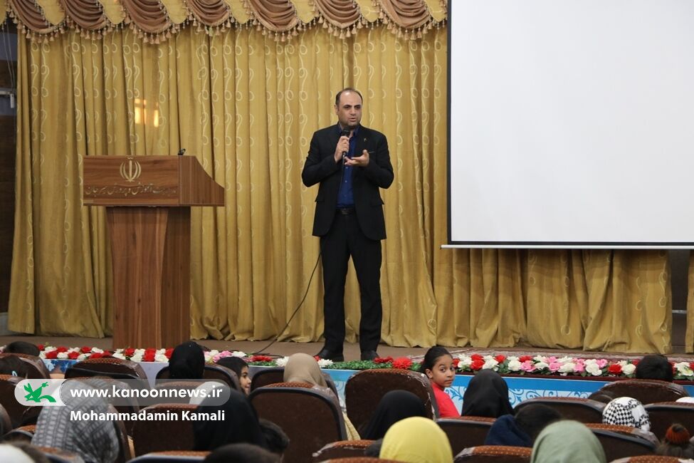 1338861-1 مدیرکانون زبان ایران استان کرمان با زبانآموزان سیرجانی دیدار کرد