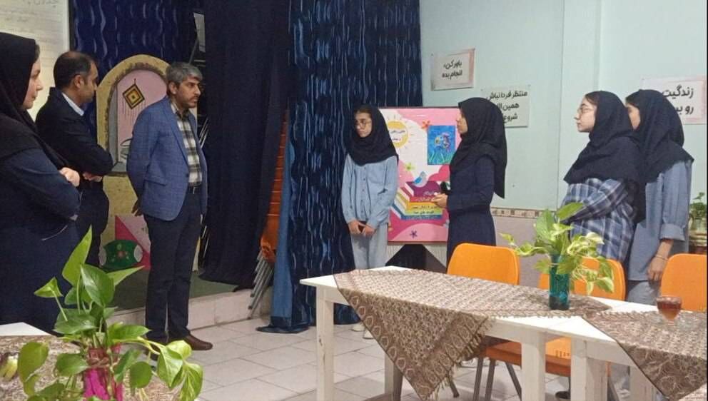 1338866-1 طرح نوآورانه «کافهکتاب نوجوان» در شیراز با حمایت مدیرکل کانون فارس برسی شد