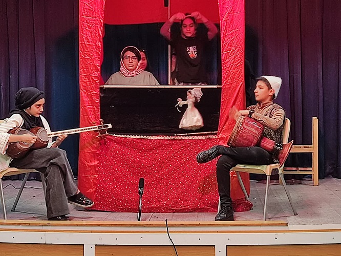 1338984-1 کارگاه تخصصی خیمهشببازی نوجوانان کانون استان اصفهان