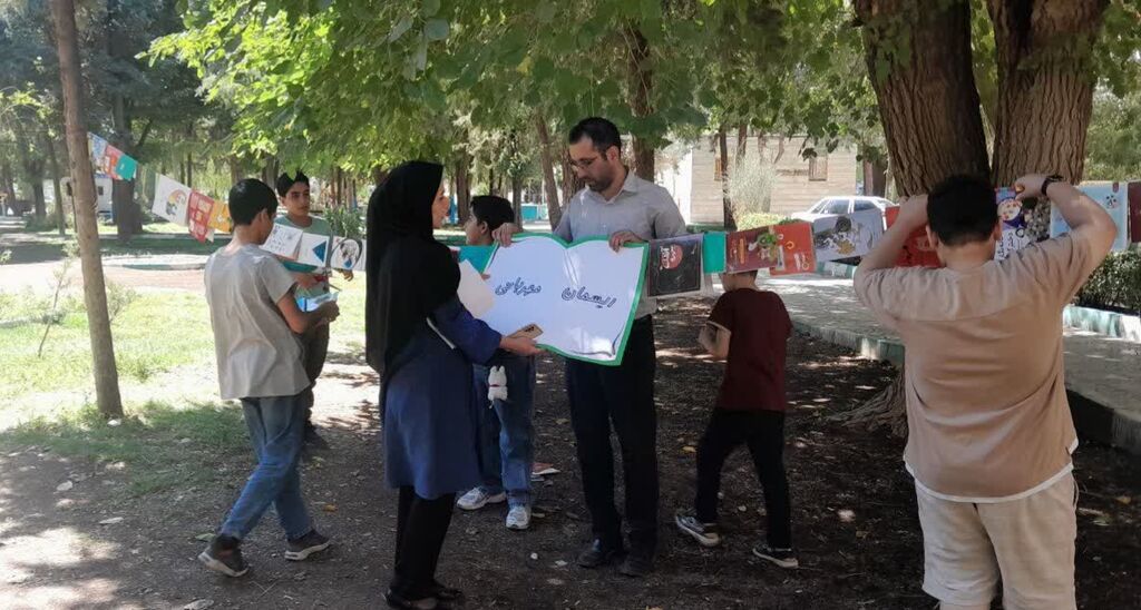 1339097-1 مرکز شماره ۴ کانون کرمانشاه طرح "ریسمان مهربانی" را اجرا کرد