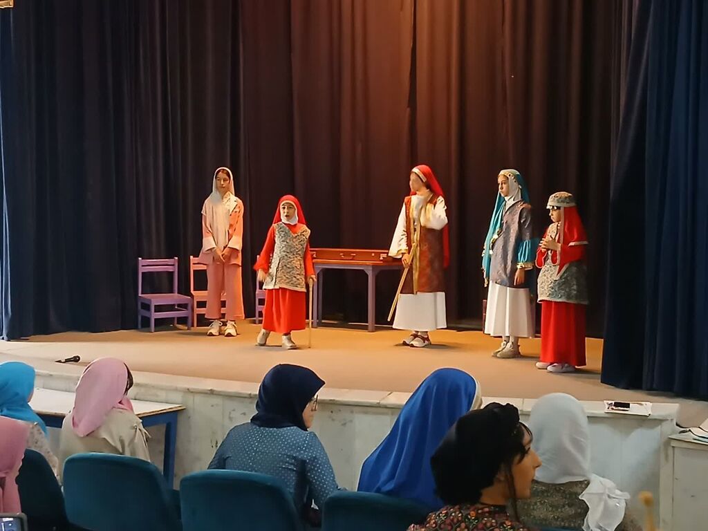 1339317-1 اختتامیه کلاسهای کانون سمنان ۲ با طعم هنر و همدلی