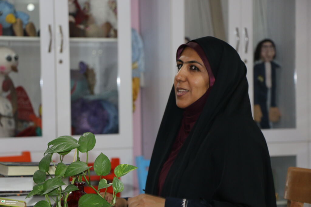 1339522-1 نوجوانان با زیست شاعرانه و نقد ادبی آشنا شدند