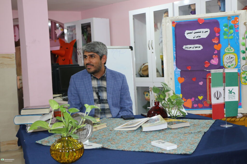 1339524-1 نوجوانان با زیست شاعرانه و نقد ادبی آشنا شدند