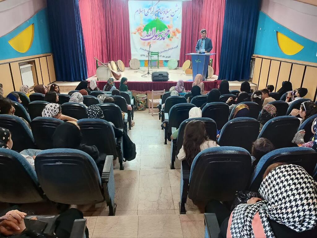 1339628-1 برگزاری جشن باشکوه میلاد پیامبر رحمت در مرکز روانسر