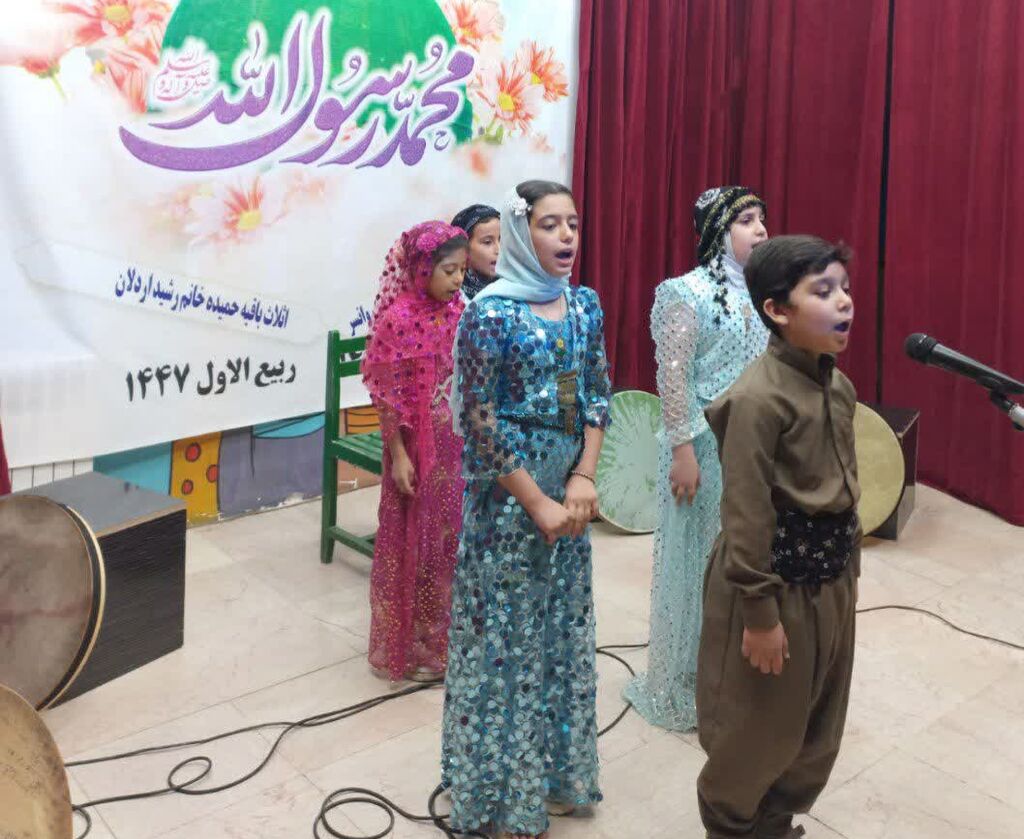 1339641-1 برگزاری جشن باشکوه میلاد پیامبر رحمت در مرکز روانسر