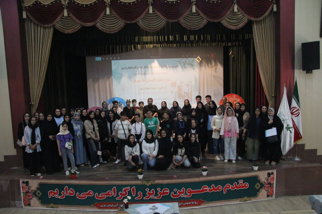 1339729-1 نشست چهارفصل شاعری در ارومیه