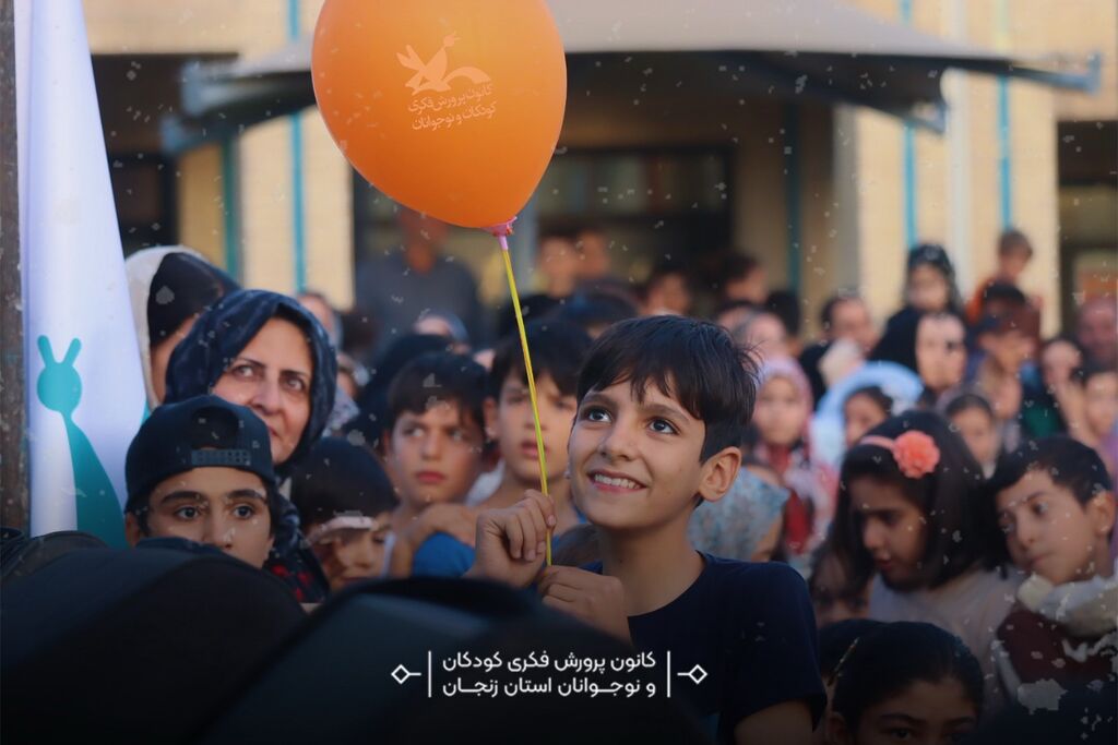 استقبال پرشور خانواده‌ها از نمایش شاد «گلی و ننه نُقلی» در صحن غدیر