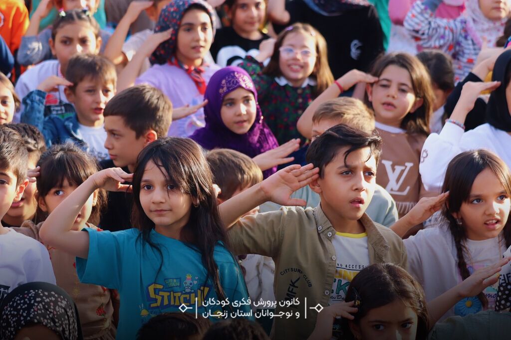 استقبال پرشور خانواده‌ها از نمایش شاد «گلی و ننه نُقلی» در صحن غدیر