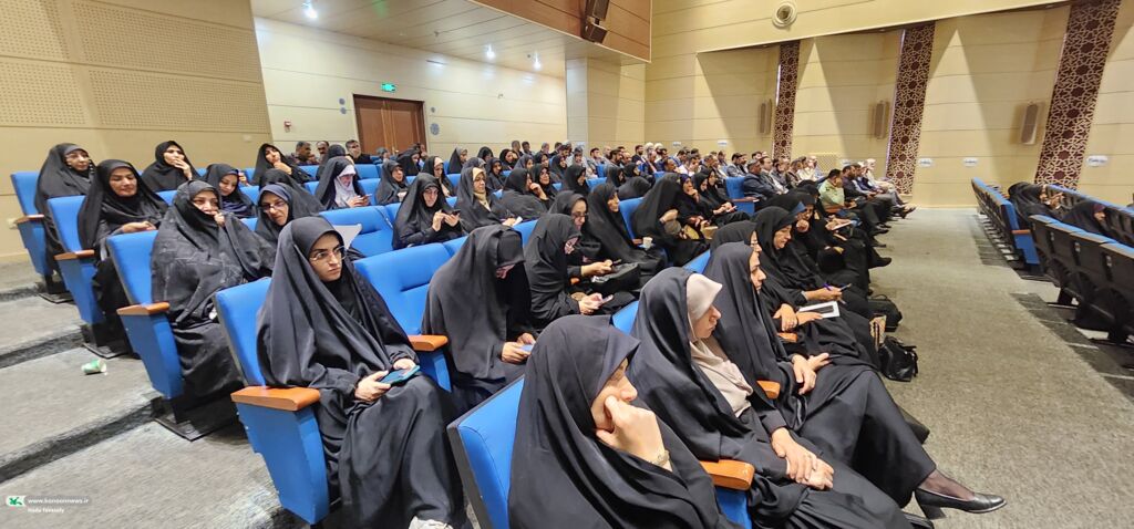 1340013-1 نشست هماهنگی بازگشایی مدارس ناحیه ۴ قم در مجتمع فرهنگی هنری کانون پرورش فکری پردیسان