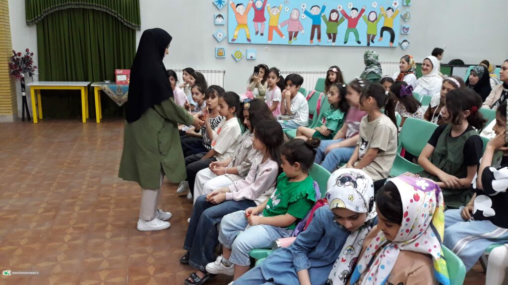 جشن میلاد پیامبر اعظم(ص) در مرکز ابهــر کانون زنجان با حضور اعضا و مادران