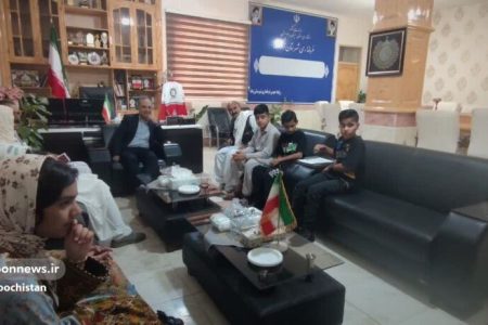 اعضای مرکز فرهنگی هنری زهک(سیستان و بلوچستان) با فرماندار و معتمدان شهرشان دیدار و گفت‌وگو کردند